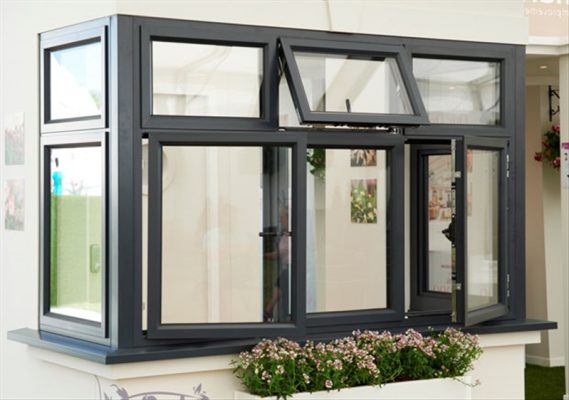 Cửa sổ mở hất kết hợp mở quay - Giải pháp "2 trong 1" cho phòng ngủ master.